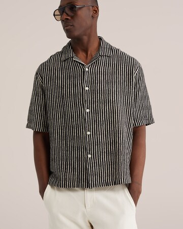 WE Fashion Comfort fit Button Up Shirt in Black: front