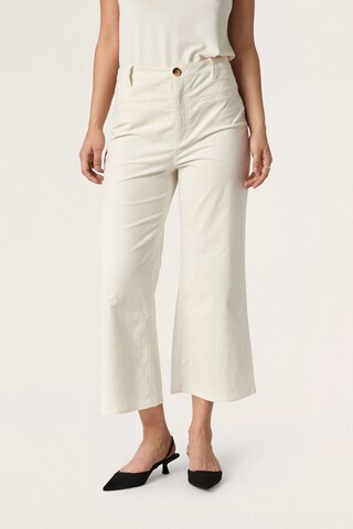 SOAKED IN LUXURY Zvonové kalhoty Kalhoty – bílá: přední strana