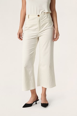 SOAKED IN LUXURY Wide leg Pants in White: front