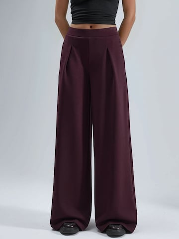 Busem Wide leg Broek in Rood: voorkant