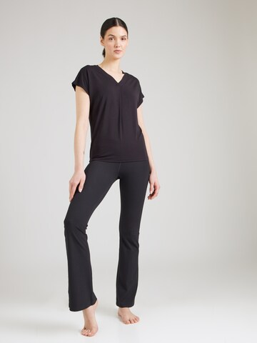 Maglia funzionale di CURARE Yogawear in nero