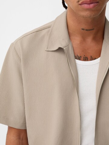 Regular fit Camicia di Bershka in beige