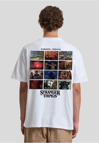 Merchcode Koszulka 'Stranger Things Rewatch' w kolorze biały: przód