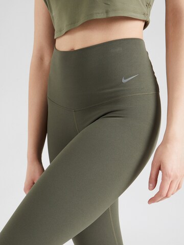 Skinny Pantaloni sportivi 'ZENVY' di NIKE in verde