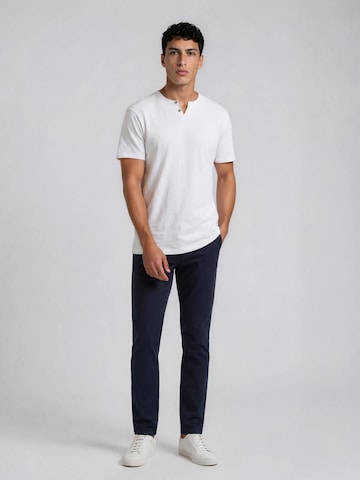 Funky Buddha Regular Chinobyxa i blå: framsida