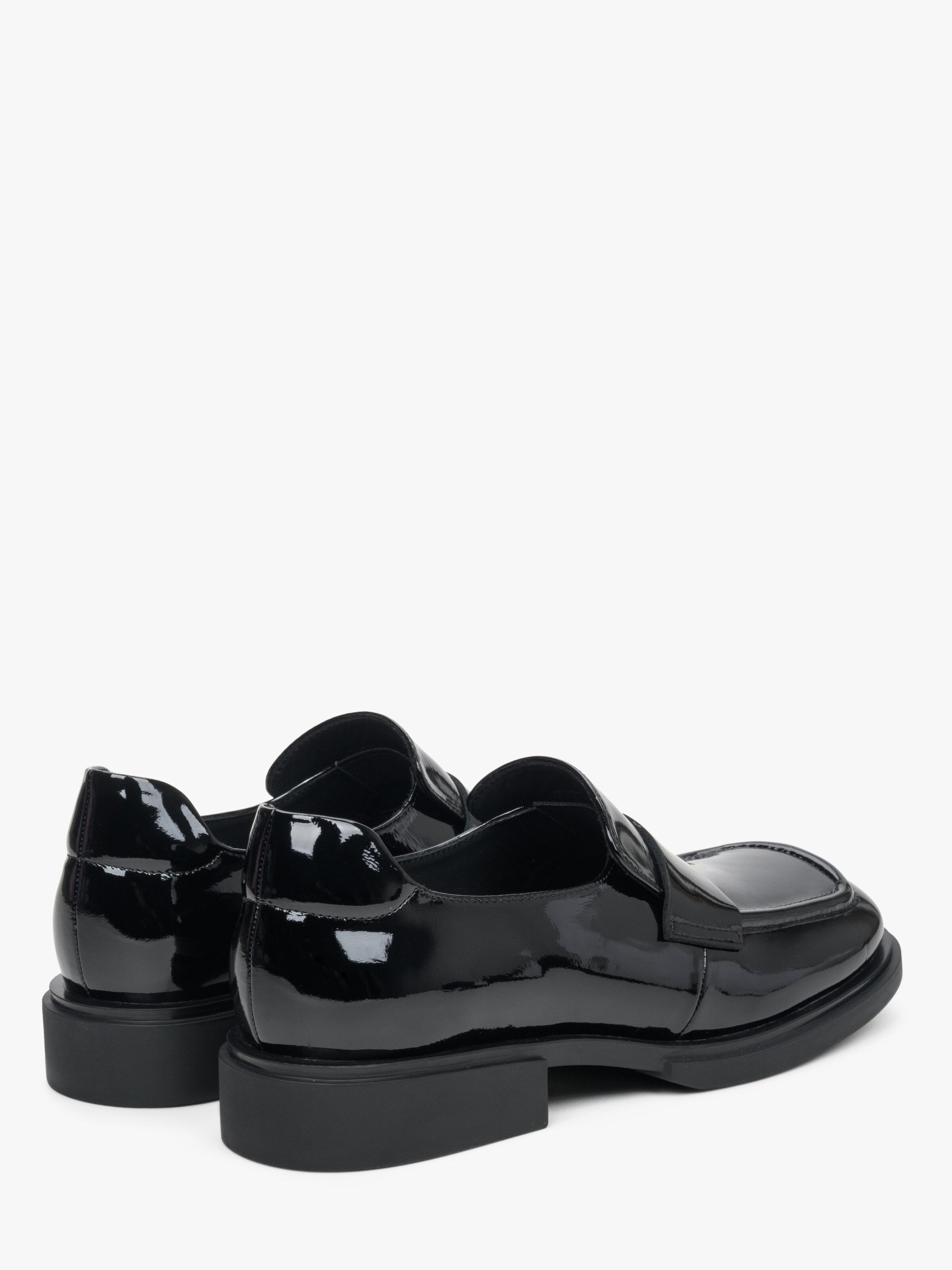 Estro Classic Flats in Black