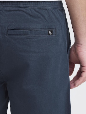 !Solid Regular Chino 'HENK' in Blauw