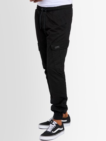 Alessandro Salvarini Regular Cargo trousers in Black: front