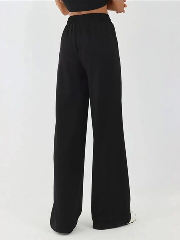 Hiccup Wide leg Workout Pants 'Jogginghose' in Black