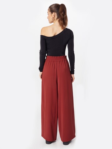 ABOUT YOU Wide leg Bandplooibroek 'Gina' in Rood