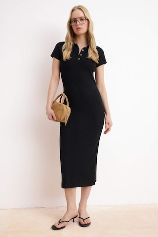 Trendyol - Vestido en negro: frente