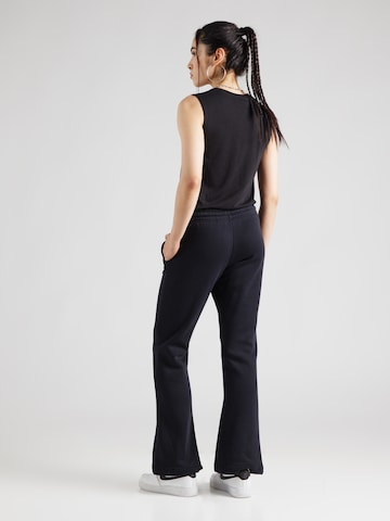 Nike Sportswear Flared Broek 'PHNX FLC' in Zwart: terug