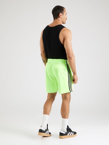 ADIDAS ORIGINALS Štandardný strih Nohavice - Zelená