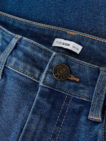TWO SOON Flared Jeans in Blauw