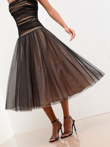 Lipsy Estélyi ruhák - fekete