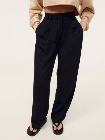 Kendall for ABOUT YOU Loose fit Pleat-Front Pants 'Ruby' in Black