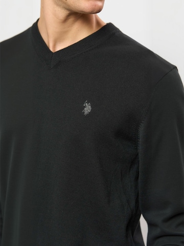 U.S. POLO ASSN. Pulóver ' UMCosmo ' - fekete: elől