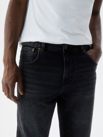 Pull&Bear Regular Jeans in Black