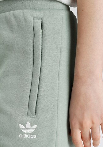 regular Pantaloni 'Adicolor' di ADIDAS ORIGINALS in verde