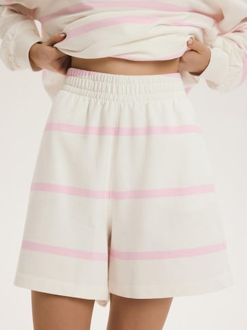 ESOTIQ Wide leg Broek 'Sweatshorts Baumwolle locker gestreift bequem Doppelpack Gentle' in Beige: voorkant