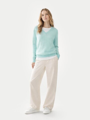 GOBI Cashmere Trui 'Women's Essential Cashmere V-Neck Sweater' in Blauw