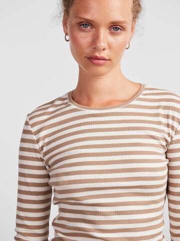 T-shirt 'RUKA' PIECES en beige