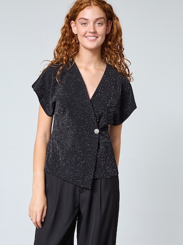 SISTERS POINT Blúzka 'GEVELA-VE3' - Čierna: predná strana