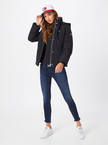 Tommy Jeans Jacke in Schwarz