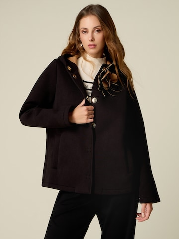 Cappotto di mezza stagione di oltre in nero