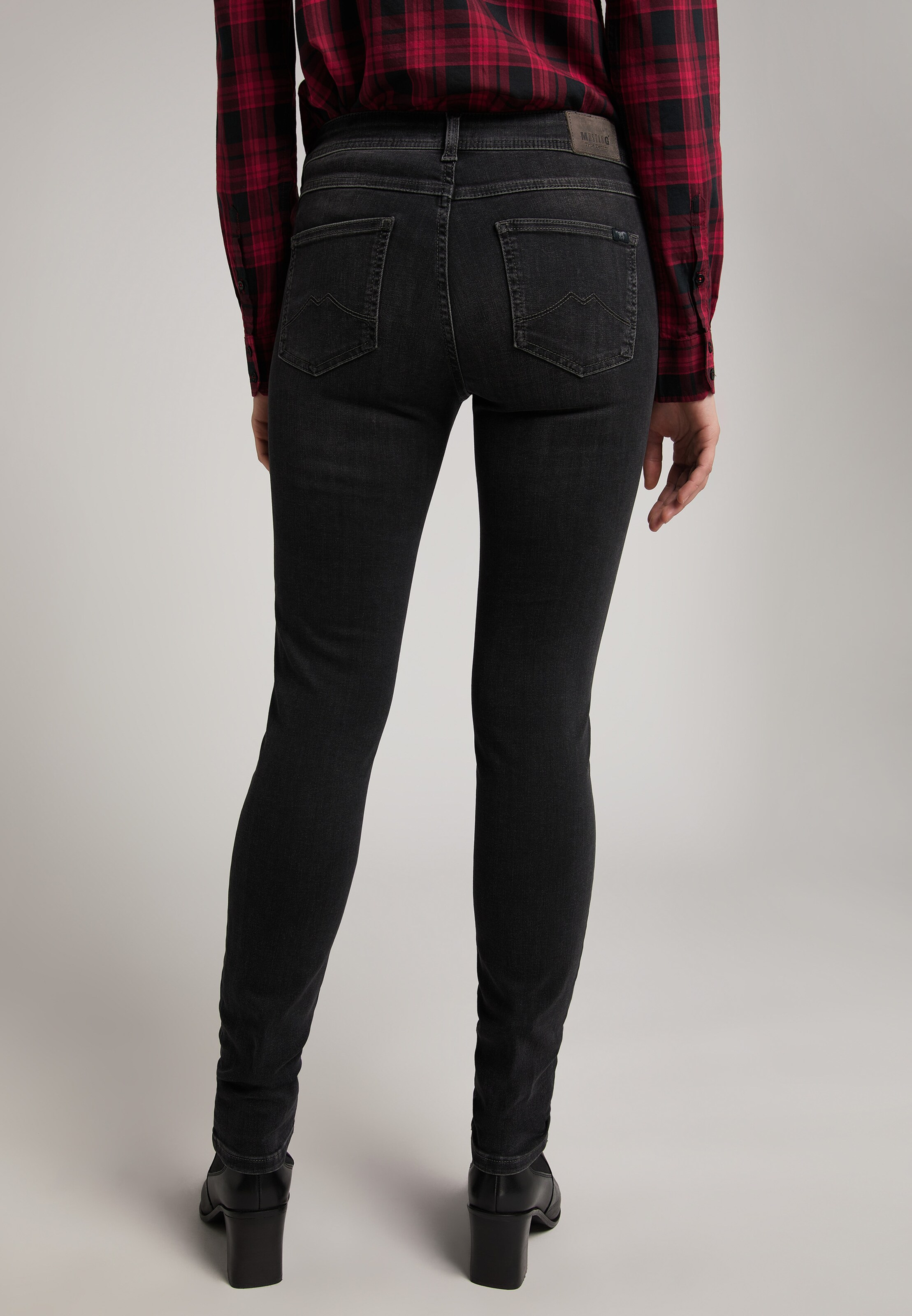 Frauen Jeans MUSTANG Jeggings 'Jasmin' in Schwarz - DI30894 Frauen Jeans MUSTANG Jeggings 'Jasmin' in Schwarz - DI30894