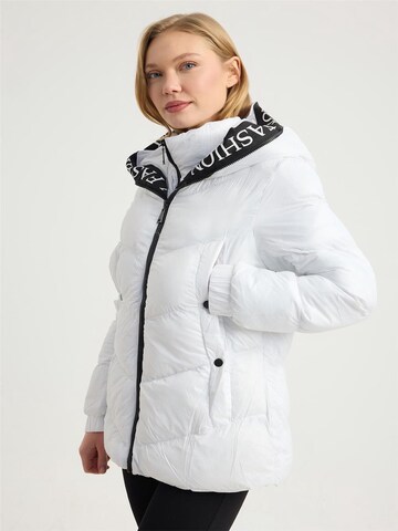 Manteau d’hiver HOME STORE en blanc