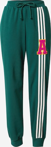 Tapered Pantaloni '3-Stripes ' de la ADIDAS ORIGINALS pe verde: față