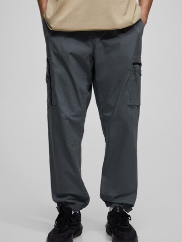 Pull&Bear Ozke Kargo hlače | siva barva