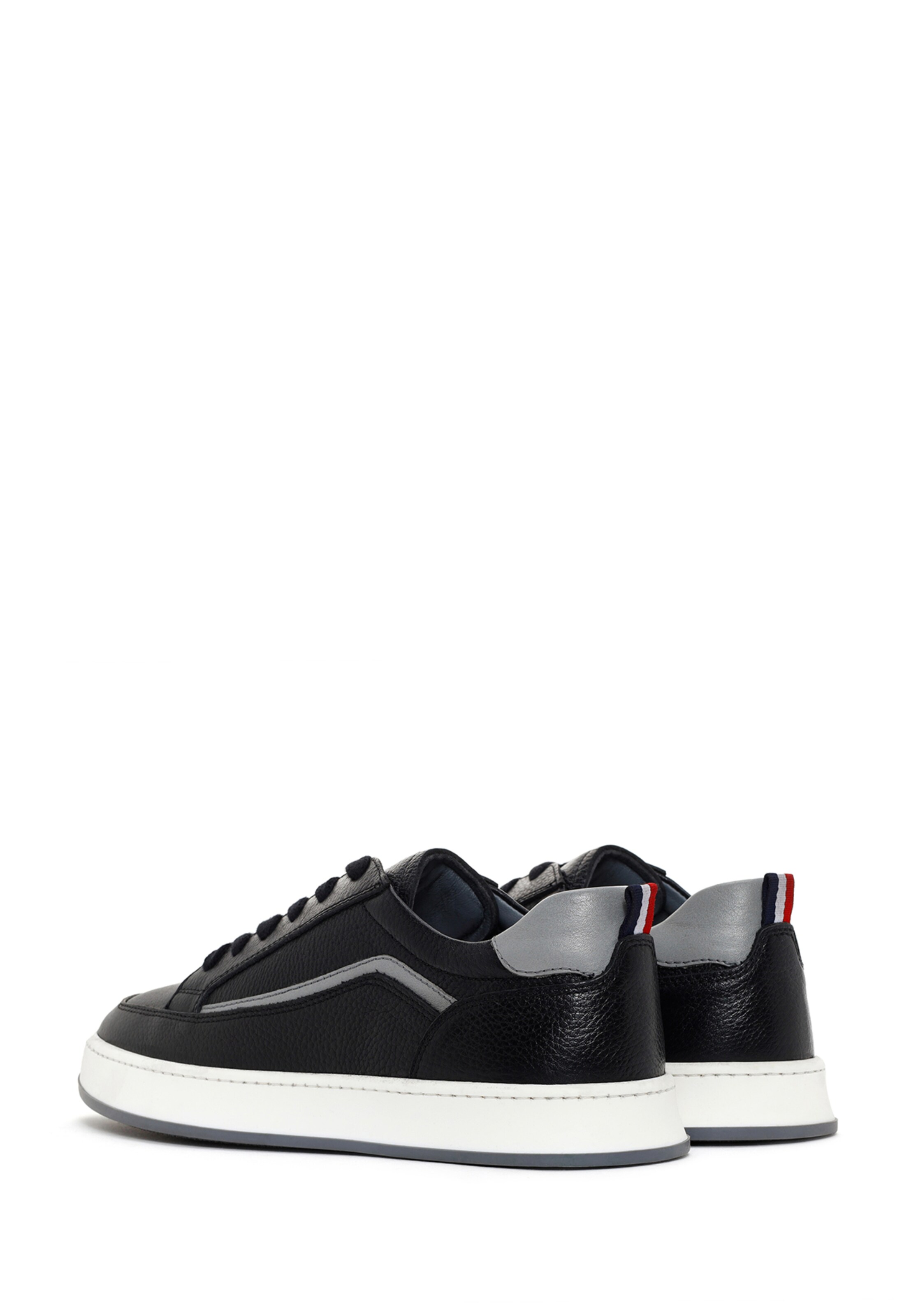 Sneaker bassa di Derimod in nero