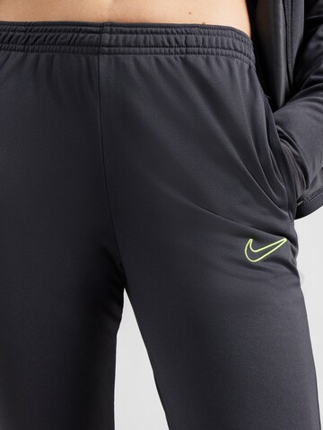 Completo per l'allenamento di NIKE in grigio