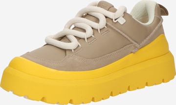 UGG Низкие кроссовки 'Heritage Utility' в Желтый: спереди