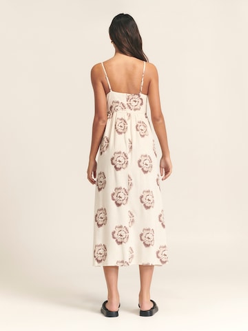St MRLO Kleid in Beige: Rückseite