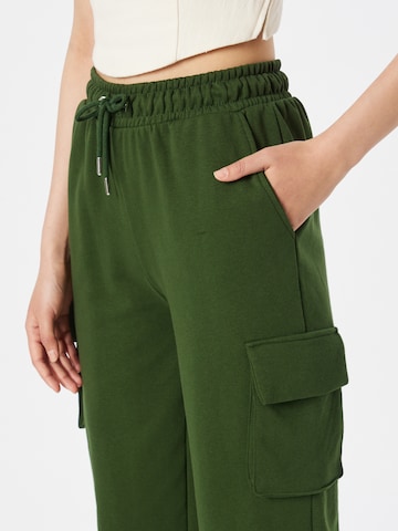 Nasty Gal - Tapered Calças cargo em verde