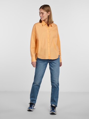 Camicia da donna 'Tanne' di PIECES in arancione