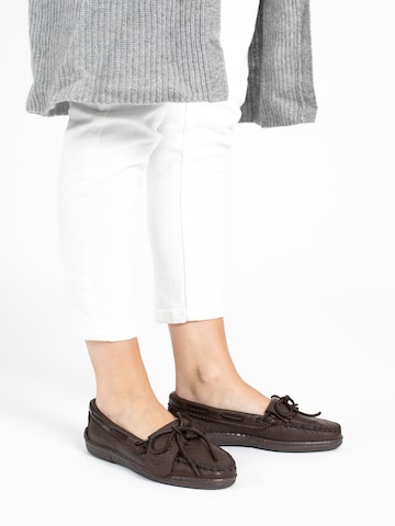 Mocasini 'KILTY' de la Minnetonka pe maro