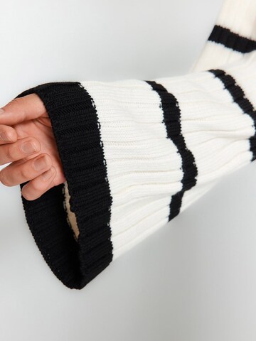 Trendyol Sweater in Beige