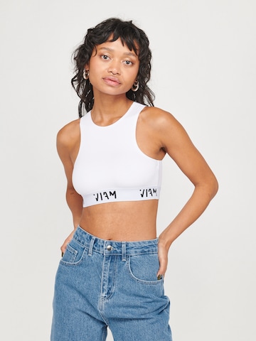 ABOUT YOU x VIAM Studio Top 'Decisive' in White: front