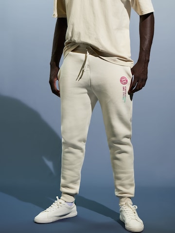 FCBM Zwężany krój Spodnie 'Marlo' w kolorze biały: przód