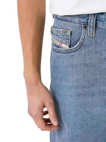 regular Jeans 'REGULAR-SHORT' di DIESEL in blu