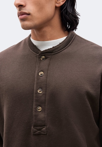 Abercrombie & Fitch Sweatshirt 'ESSENTIAL' i brun: forside