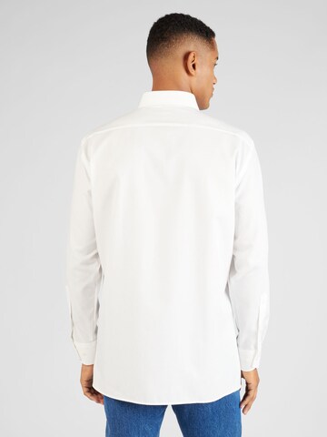 Coupe regular Chemise 'Luxor' OLYMP en blanc