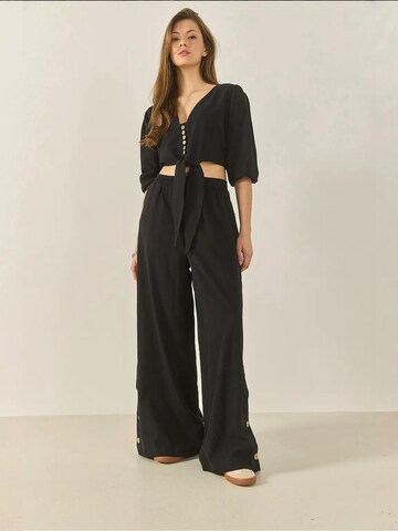 Completo pantalone di Bianco Lucci in nero: frontale