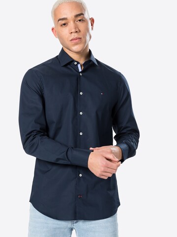 Coupe regular Chemise TOMMY HILFIGER en bleu : devant