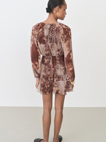 Rochie 'Butcher' de la MANGO pe maro
