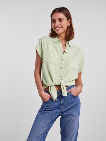 PIECES Blouse 'Vinsty' in Green: front